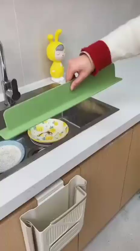 Silicone Sink Splash Guard With Suction – Flexible Water Splash Stopper for Kitchen & Bathroom Faucets, Countertops & Cleaning Protection (Random Color)